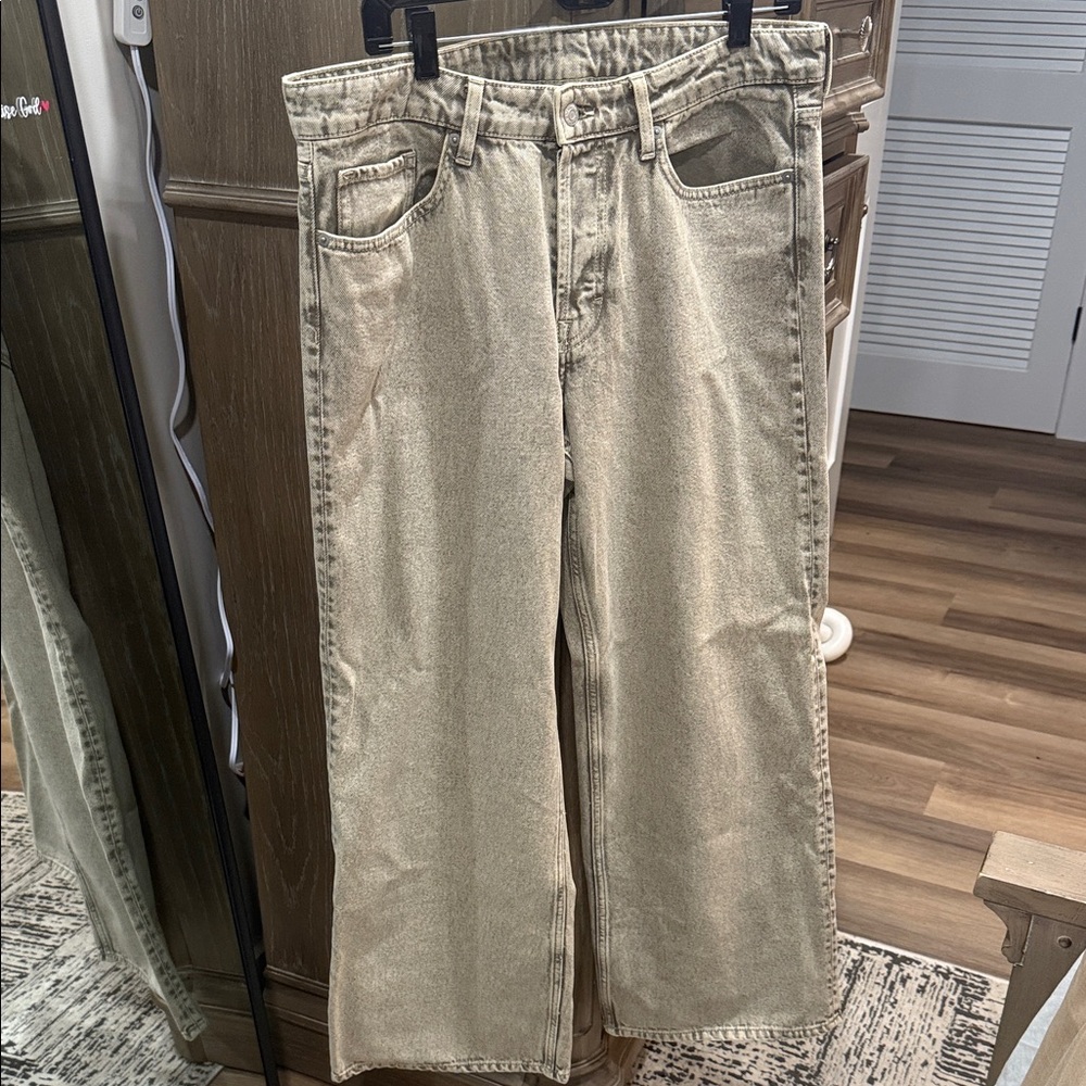 H&M baggy wide loose fit, low waist jeans NEW